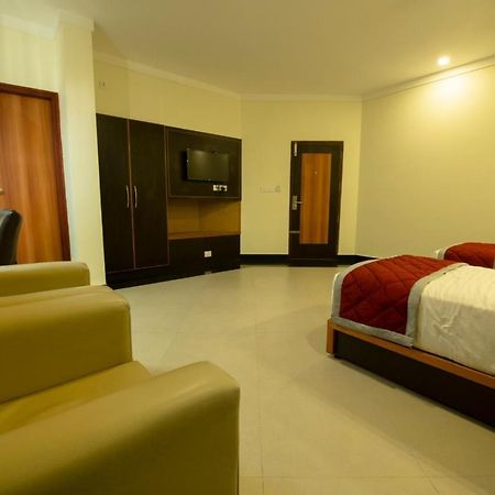 Comfy Luxury Hotel Bangalore Exterior photo