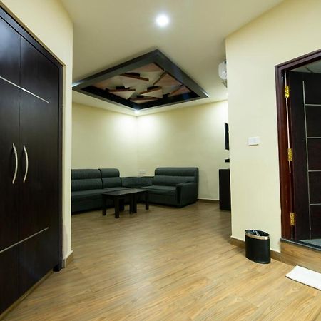 Comfy Luxury Hotel Bangalore Exterior photo