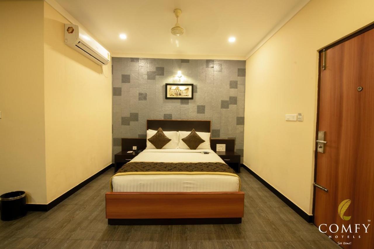 Comfy Luxury Hotel Bangalore Exterior photo